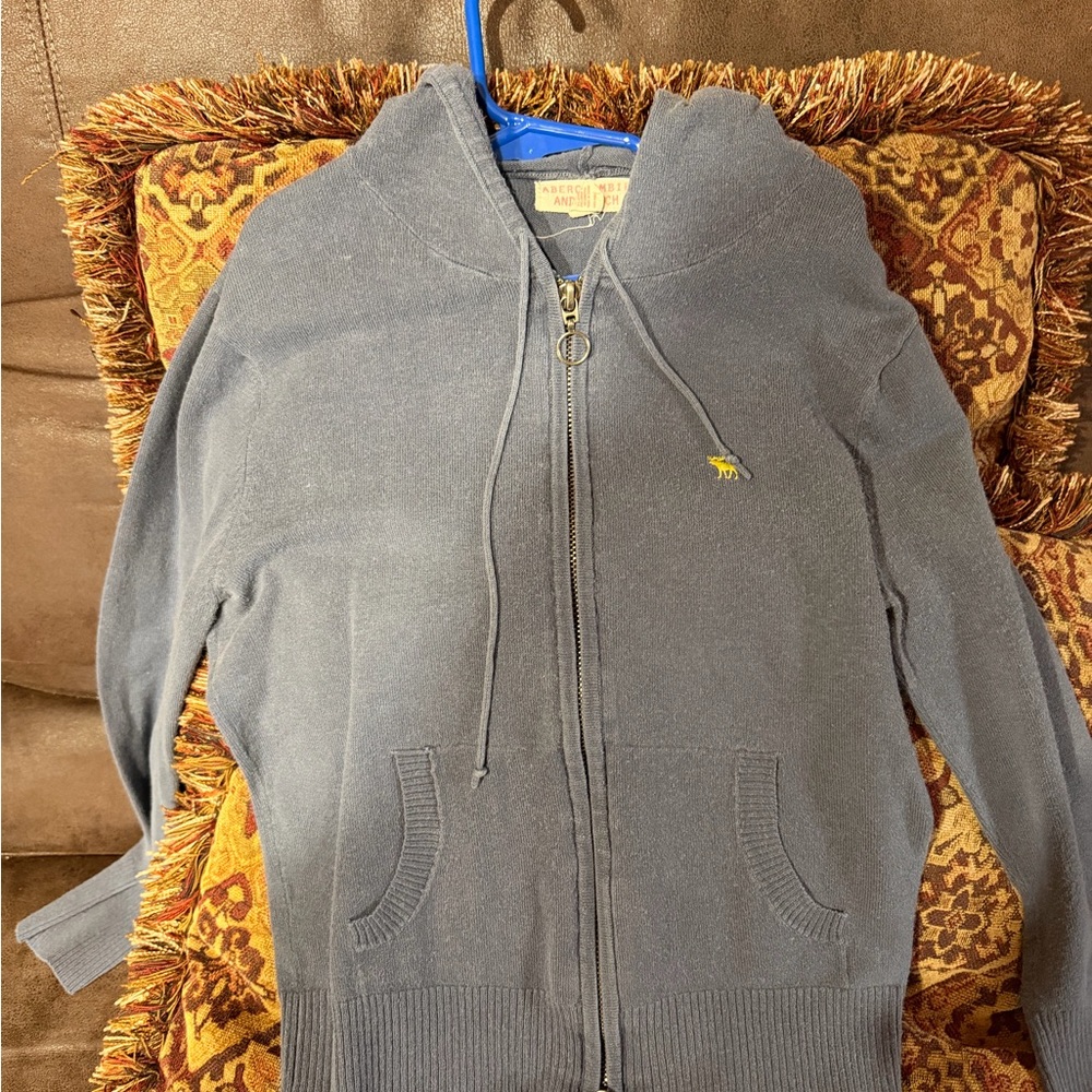 Abercrombie & Fitch Gray Zip-Up Sweater